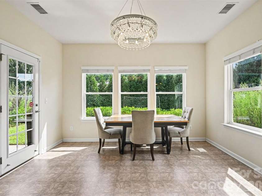 6918 Barefoot Forest Drive, Charlotte, NC 28269.  MLS# CAR4420558, YatesRealty ID 48451. 