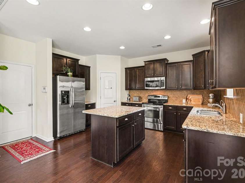 6918 Barefoot Forest Drive, Charlotte, NC 28269.  MLS# CAR4420558, YatesRealty ID 48451. 