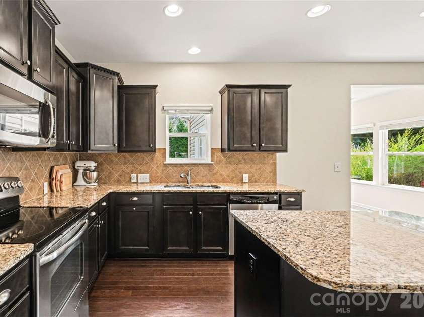 6918 Barefoot Forest Drive, Charlotte, NC 28269.  MLS# CAR4420558, YatesRealty ID 48451. 