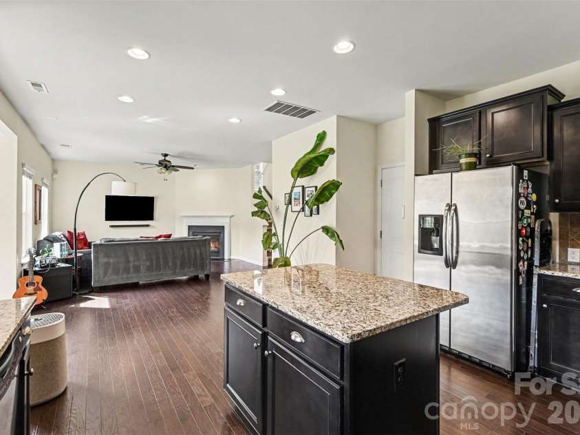 6918 Barefoot Forest Drive, Charlotte, NC 28269.  MLS# CAR4420558, YatesRealty ID 48451. 