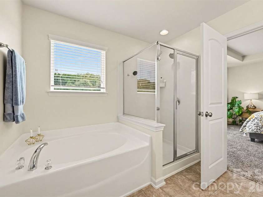 6918 Barefoot Forest Drive, Charlotte, NC 28269.  MLS# CAR4420558, YatesRealty ID 48451. 