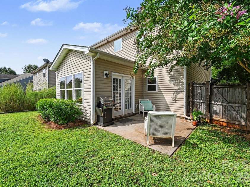 6918 Barefoot Forest Drive, Charlotte, NC 28269.  MLS# CAR4420558, YatesRealty ID 48451. 