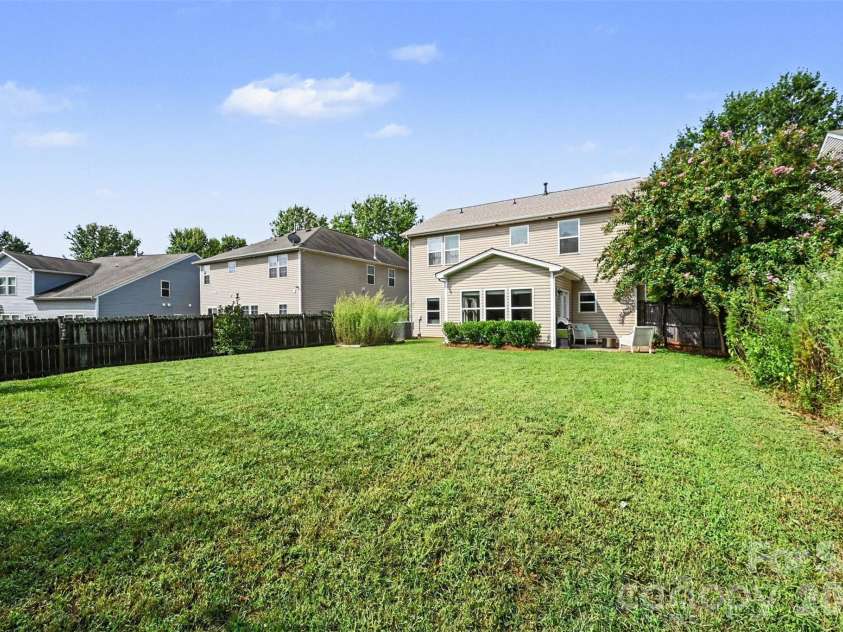 6918 Barefoot Forest Drive, Charlotte, NC 28269.  MLS# CAR4420558, YatesRealty ID 48451. 