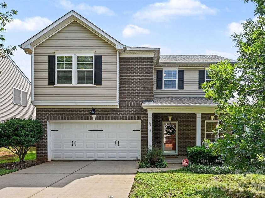 6918 Barefoot Forest Drive, Charlotte, NC 28269.  MLS# CAR4420558, YatesRealty ID 48451. 