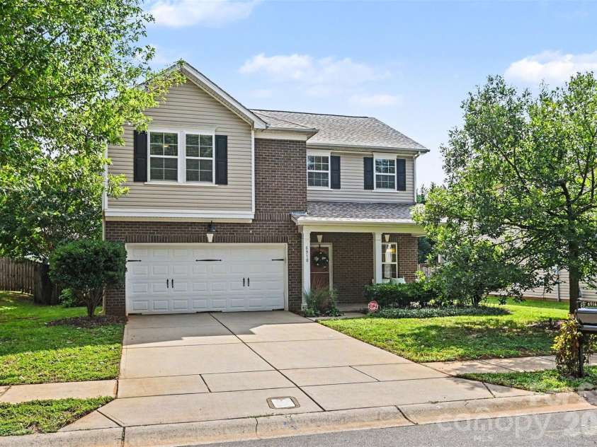 6918 Barefoot Forest Drive, Charlotte, NC 28269.  MLS# CAR4420558, YatesRealty ID 48451. 
