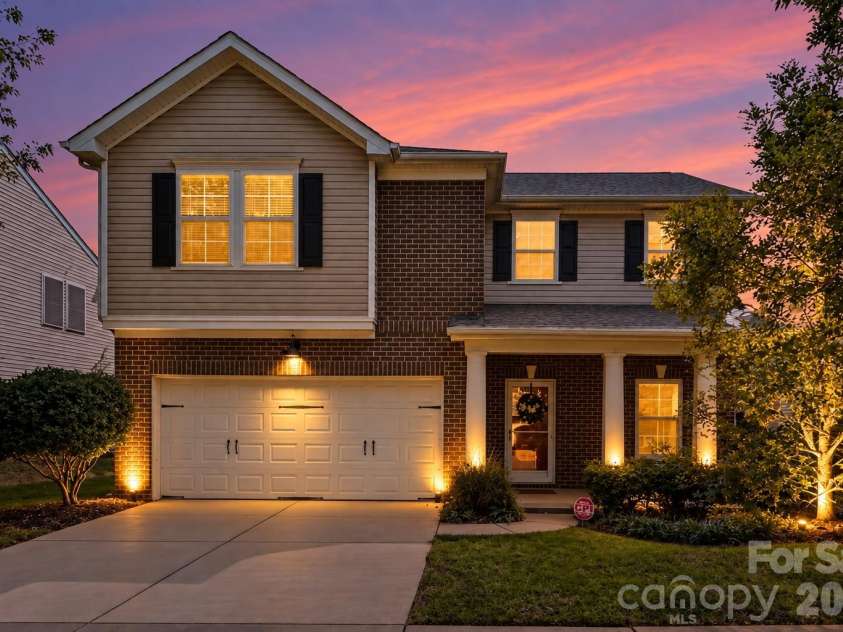 6918 Barefoot Forest Drive, Charlotte, NC 28269.  MLS# CAR4420558, YatesRealty ID 48451. 