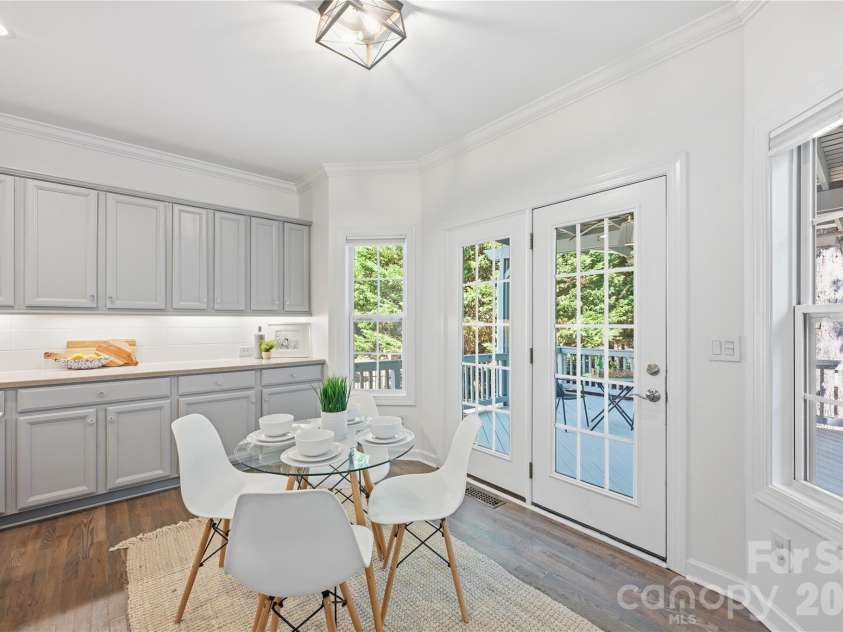 8017 Pendley Lane, Huntersville, NC 28078.  MLS# CAR4421151, YatesRealty ID 48452. Breakfast Area