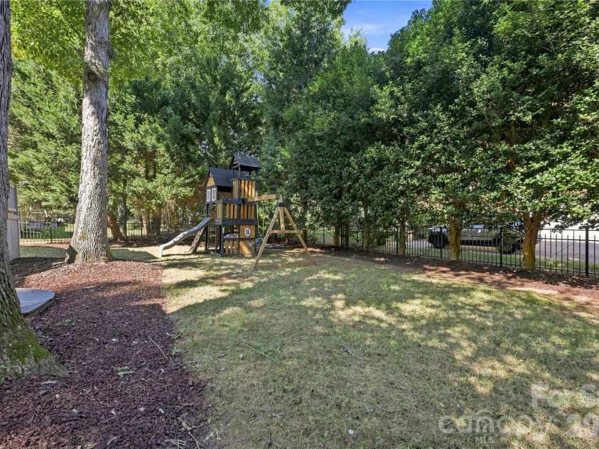 8017 Pendley Lane, Huntersville, NC 28078.  MLS# CAR4421151, YatesRealty ID 48452. Large Backyard
