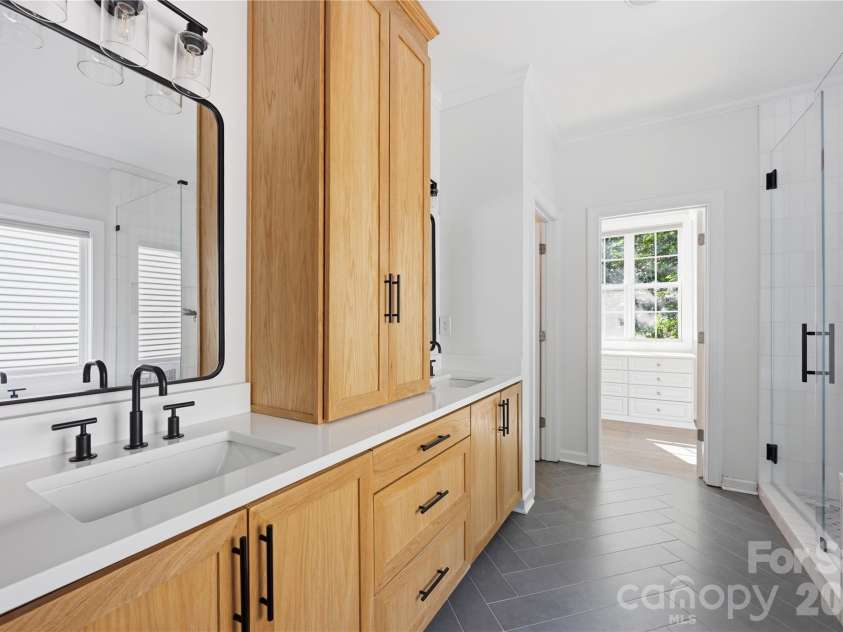 8017 Pendley Lane, Huntersville, NC 28078.  MLS# CAR4421151, YatesRealty ID 48452. Luxury Bath