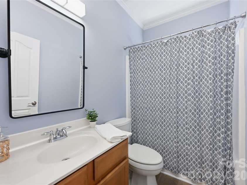 8017 Pendley Lane, Huntersville, NC 28078.  MLS# CAR4421151, YatesRealty ID 48452. Main Level Full Bath