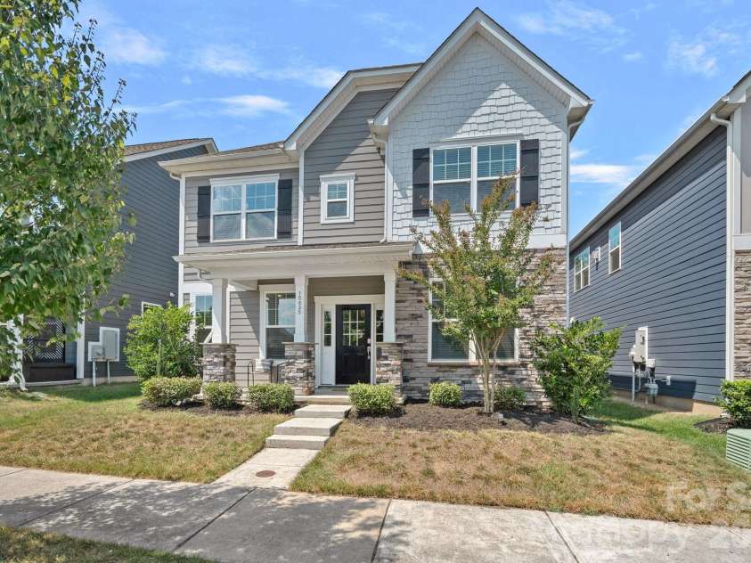 15625 White Quartz Lane, Davidson, NC 28036.  MLS# CAR4418680, YatesRealty ID 48455. 