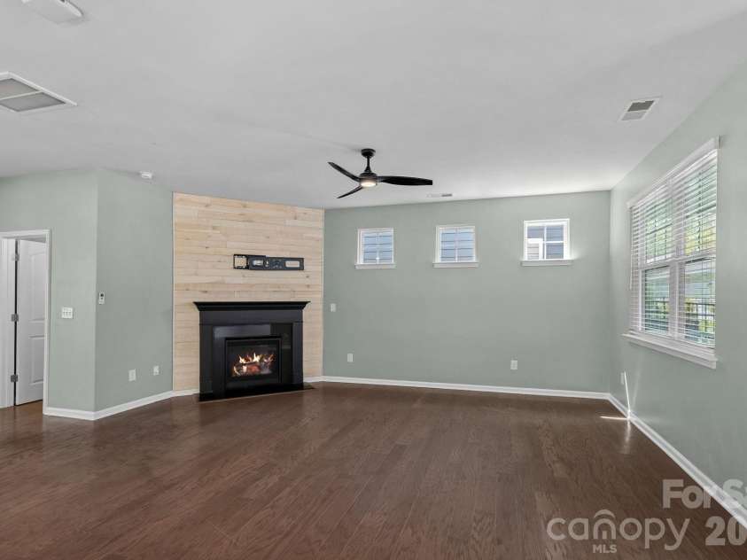 15625 White Quartz Lane, Davidson, NC 28036.  MLS# CAR4418680, YatesRealty ID 48455. 