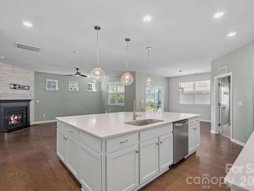 15625 White Quartz Lane, Davidson, NC 28036.  MLS# CAR4418680, YatesRealty ID 48455. 