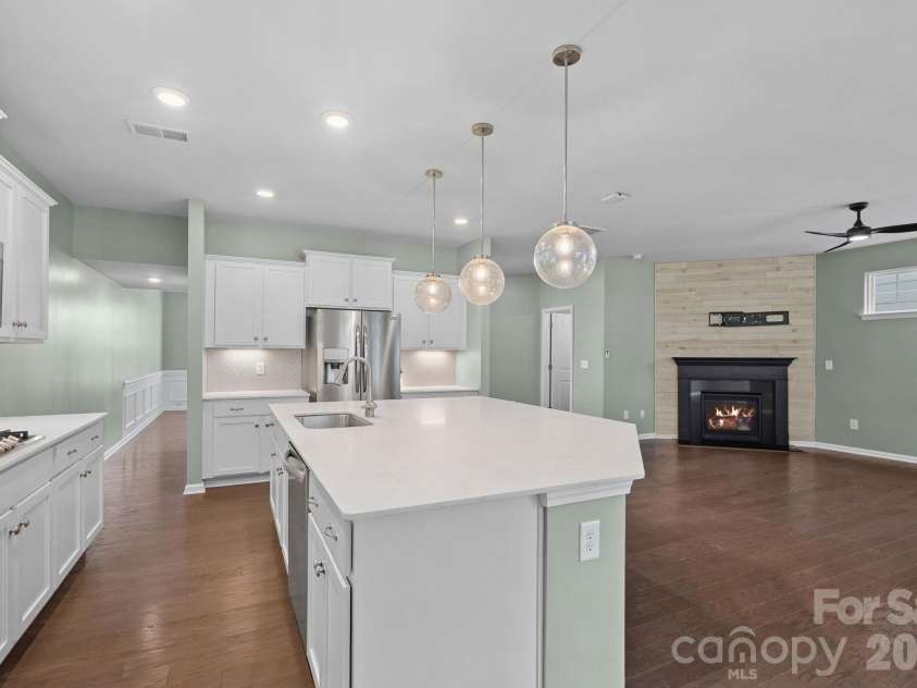 15625 White Quartz Lane, Davidson, NC 28036.  MLS# CAR4418680, YatesRealty ID 48455. 