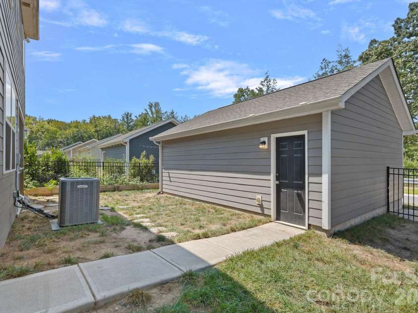 15625 White Quartz Lane, Davidson, NC 28036.  MLS# CAR4418680, YatesRealty ID 48455. 