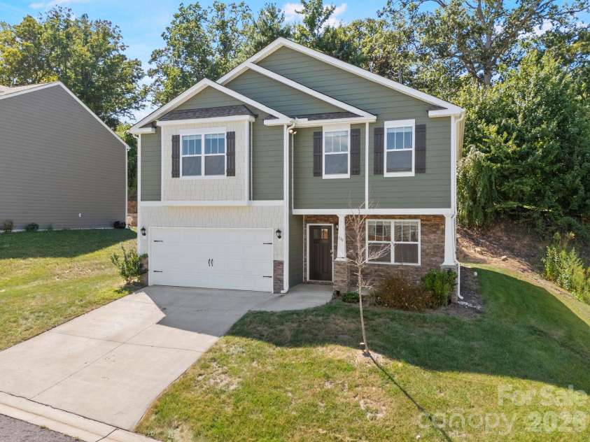 138 Marathon Lane, Candler, NC 28715.  MLS# CAR4419218, YatesRealty ID 48459. 