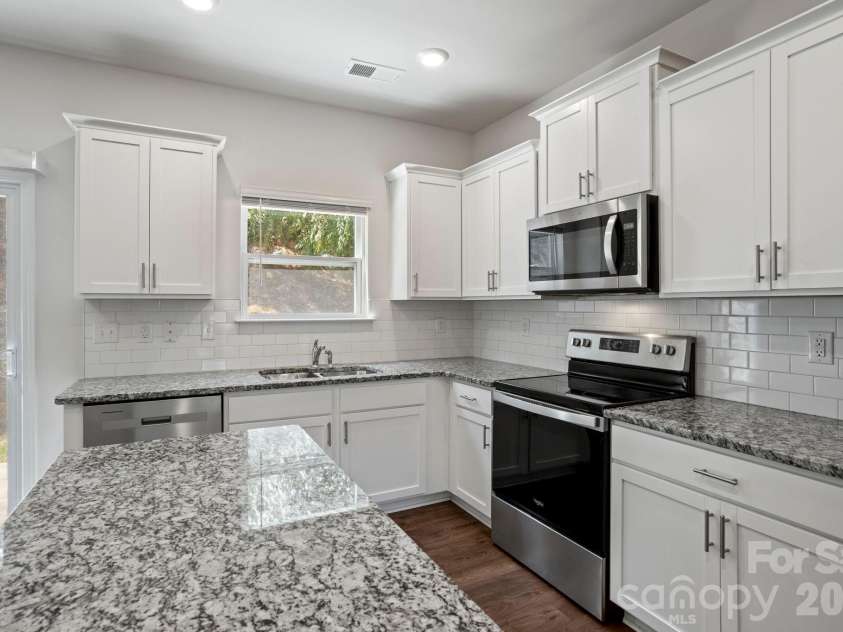138 Marathon Lane, Candler, NC 28715.  MLS# CAR4419218, YatesRealty ID 48459. 