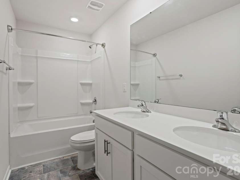 138 Marathon Lane, Candler, NC 28715.  MLS# CAR4419218, YatesRealty ID 48459. 