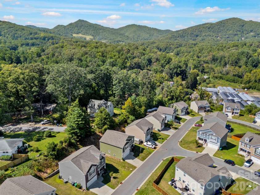 138 Marathon Lane, Candler, NC 28715.  MLS# CAR4419218, YatesRealty ID 48459. 