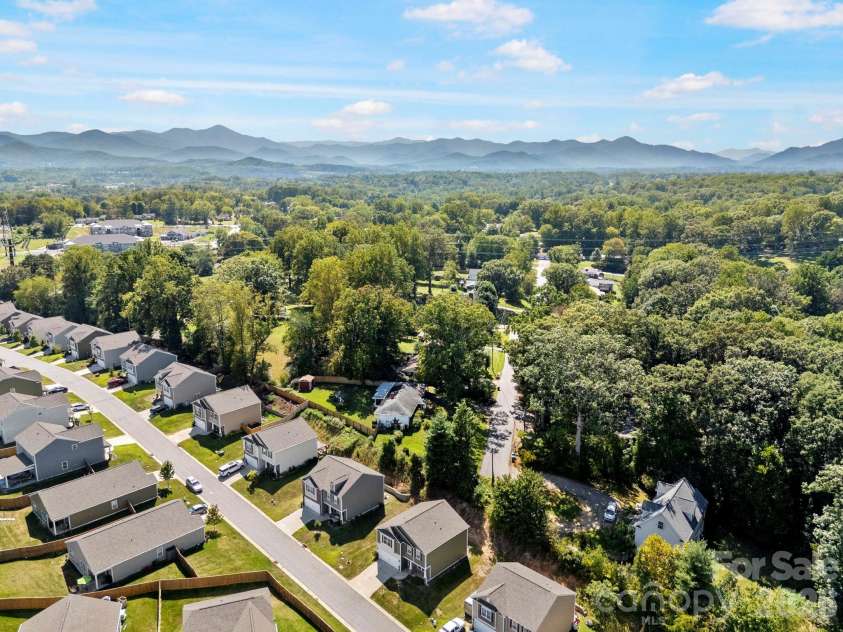 138 Marathon Lane, Candler, NC 28715.  MLS# CAR4419218, YatesRealty ID 48459. 