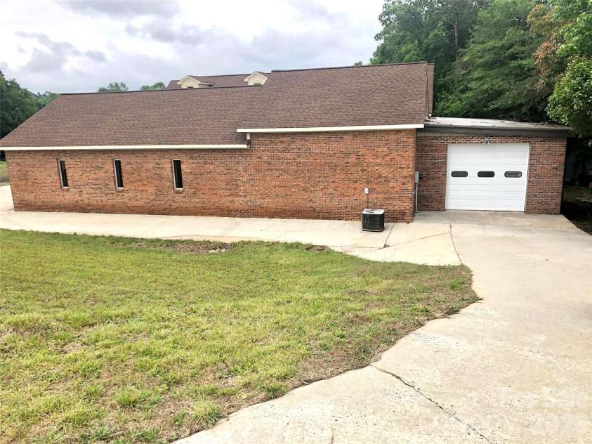 1222 Hardin Road, Dallas, NC 28034.  MLS# CAR4343701, YatesRealty ID 4846. 