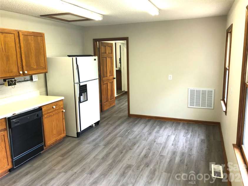 1222 Hardin Road, Dallas, NC 28034.  MLS# CAR4343701, YatesRealty ID 4846. 