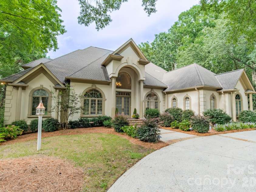 4732 Old Course Drive, Charlotte, NC 28277.  MLS# CAR4419351, YatesRealty ID 48460. 