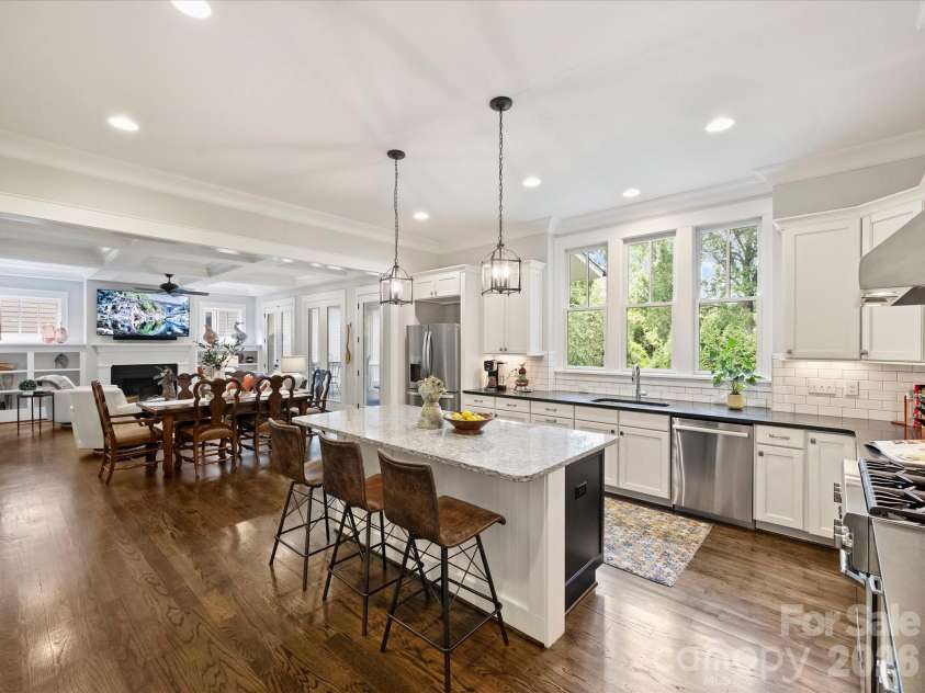 516 Hillside Avenue, Charlotte, NC 28209.  MLS# CAR4419084, YatesRealty ID 48461. 