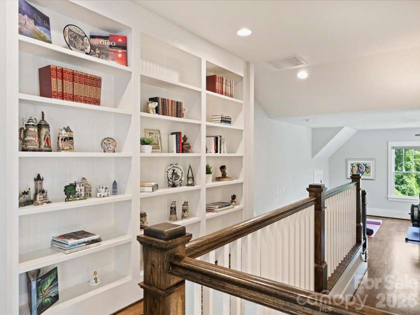 516 Hillside Avenue, Charlotte, NC 28209.  MLS# CAR4419084, YatesRealty ID 48461. 