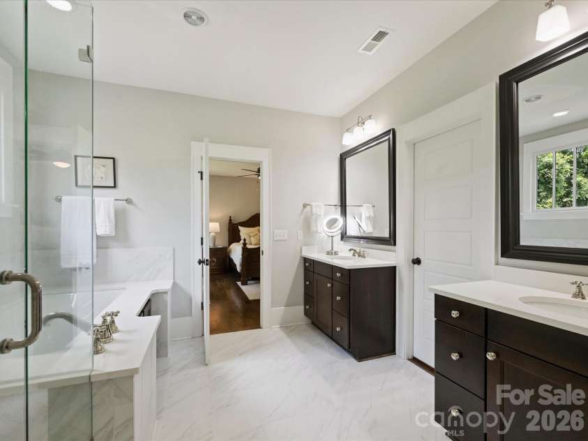 516 Hillside Avenue, Charlotte, NC 28209.  MLS# CAR4419084, YatesRealty ID 48461. 
