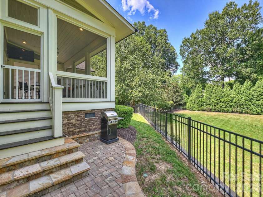516 Hillside Avenue, Charlotte, NC 28209.  MLS# CAR4419084, YatesRealty ID 48461. 