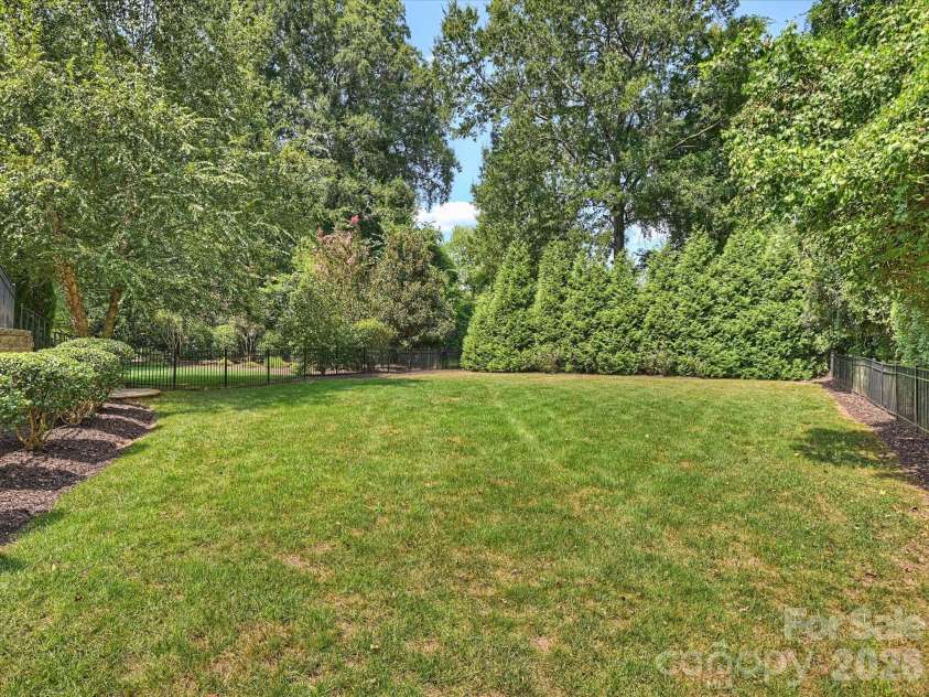 516 Hillside Avenue, Charlotte, NC 28209.  MLS# CAR4419084, YatesRealty ID 48461. 