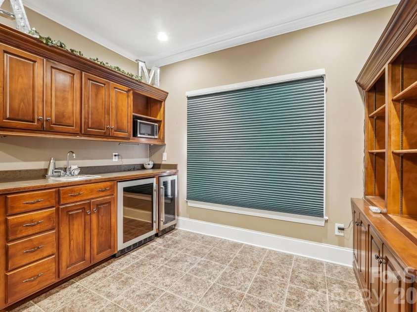 5505 Hickory Leaf Court, Mount Holly, NC 28120.  MLS# CAR4419028, YatesRealty ID 48463. 
