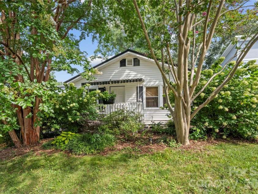 2 Bostic Place, Asheville, NC 28803.  MLS# CAR4419332, YatesRealty ID 48464. 