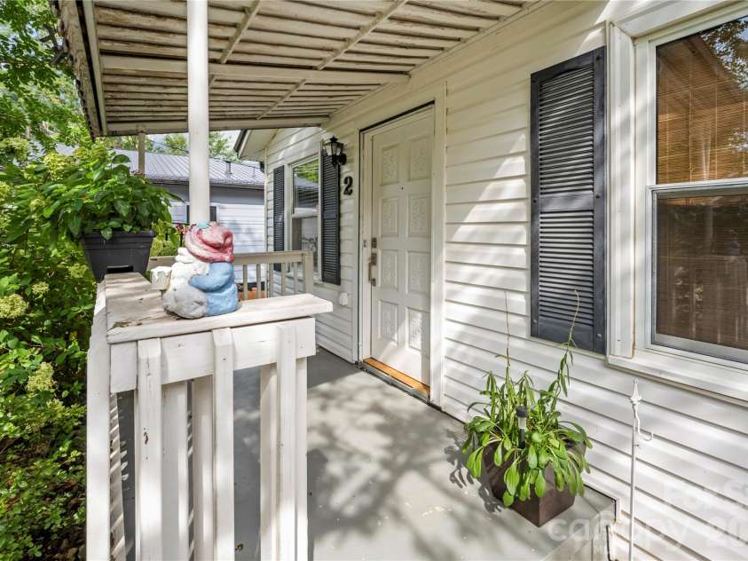 2 Bostic Place, Asheville, NC 28803.  MLS# CAR4419332, YatesRealty ID 48464. 
