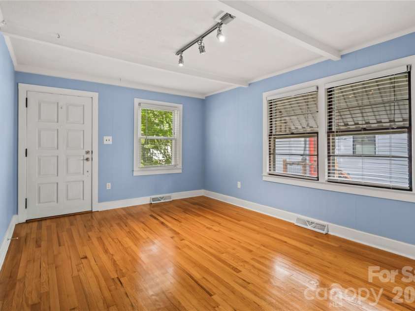 2 Bostic Place, Asheville, NC 28803.  MLS# CAR4419332, YatesRealty ID 48464. 