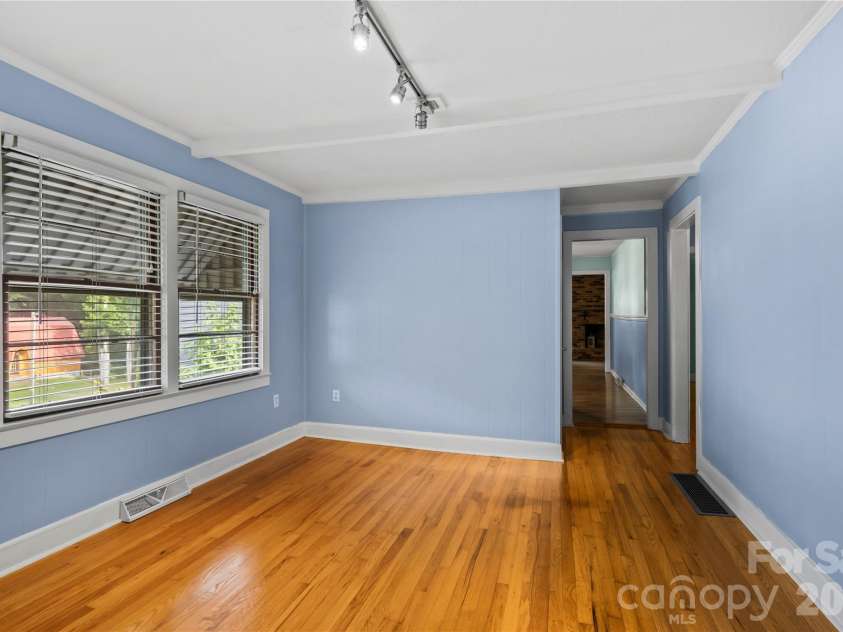 2 Bostic Place, Asheville, NC 28803.  MLS# CAR4419332, YatesRealty ID 48464. 