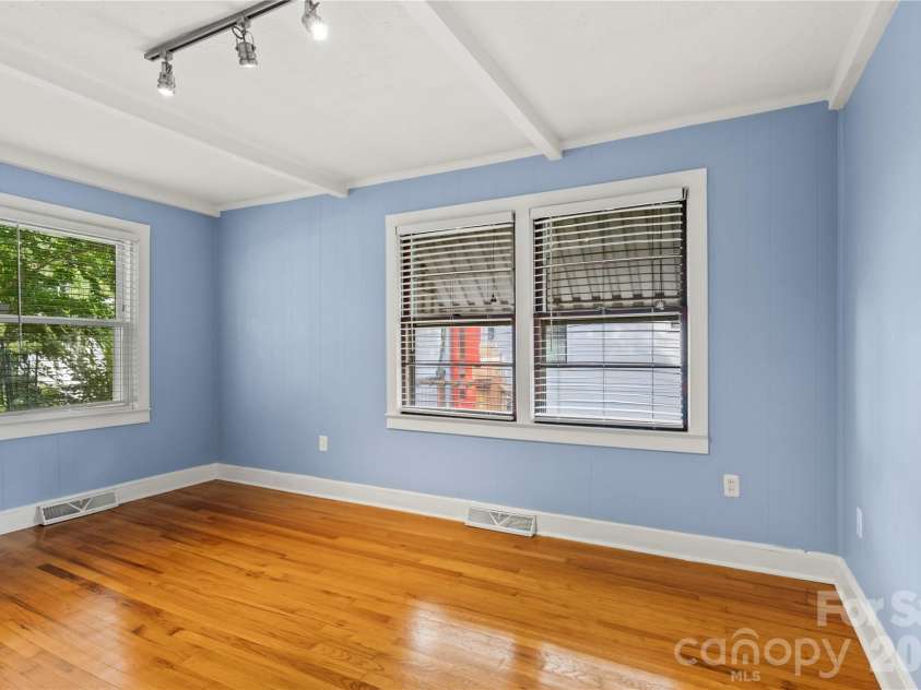 2 Bostic Place, Asheville, NC 28803.  MLS# CAR4419332, YatesRealty ID 48464. 