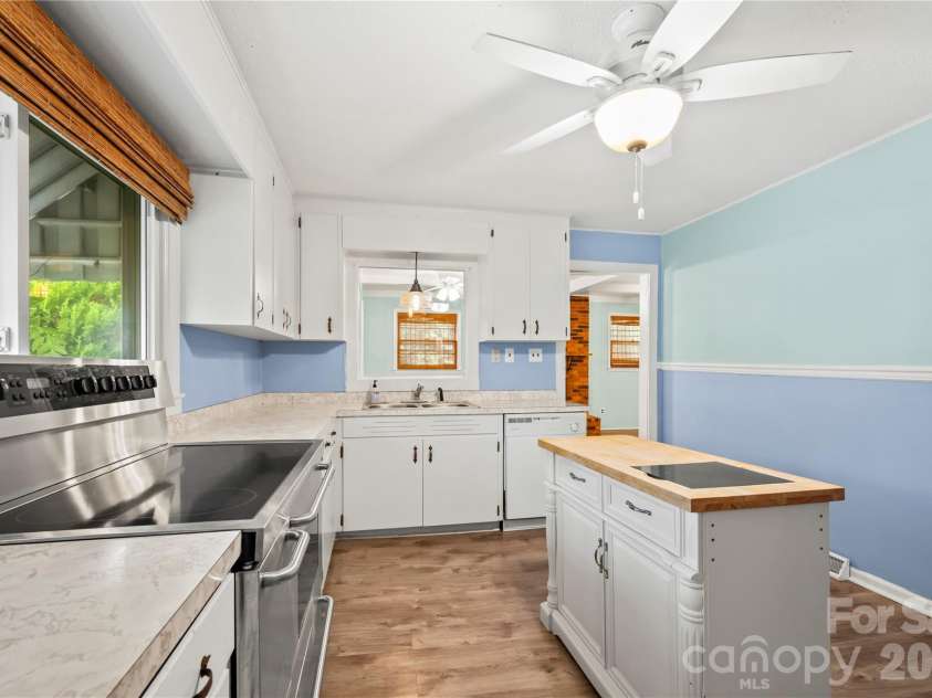 2 Bostic Place, Asheville, NC 28803.  MLS# CAR4419332, YatesRealty ID 48464. 