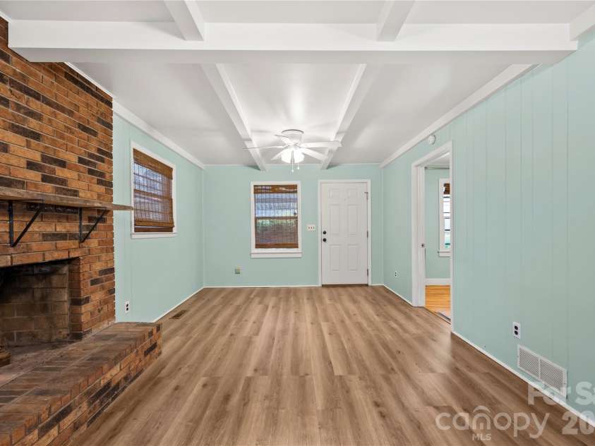 2 Bostic Place, Asheville, NC 28803.  MLS# CAR4419332, YatesRealty ID 48464. 
