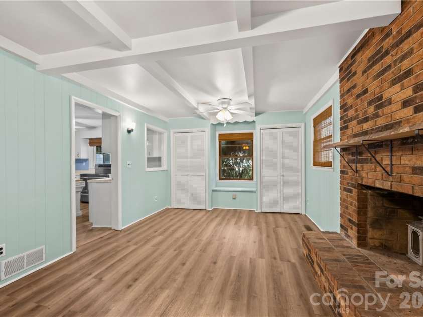2 Bostic Place, Asheville, NC 28803.  MLS# CAR4419332, YatesRealty ID 48464. 