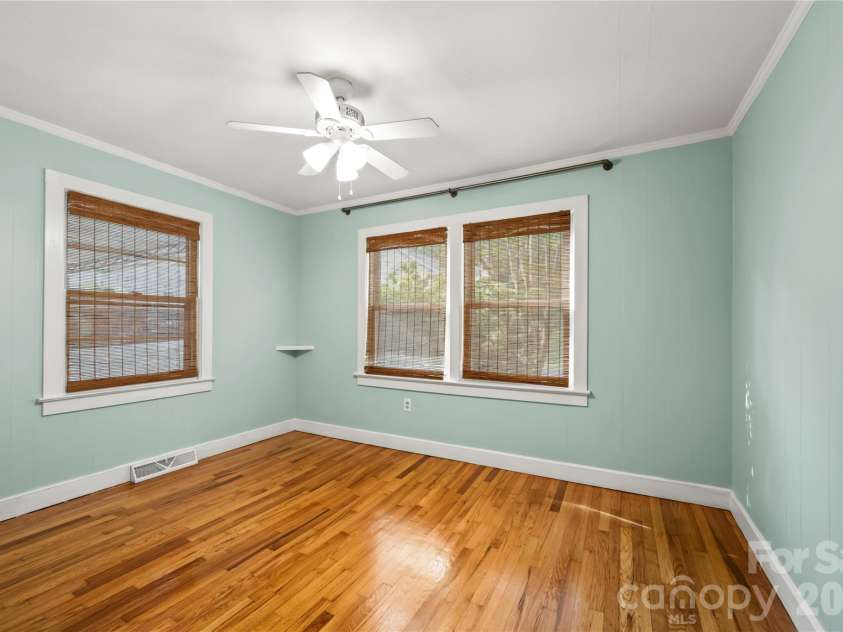 2 Bostic Place, Asheville, NC 28803.  MLS# CAR4419332, YatesRealty ID 48464. 