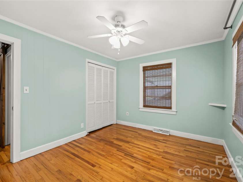 2 Bostic Place, Asheville, NC 28803.  MLS# CAR4419332, YatesRealty ID 48464. 