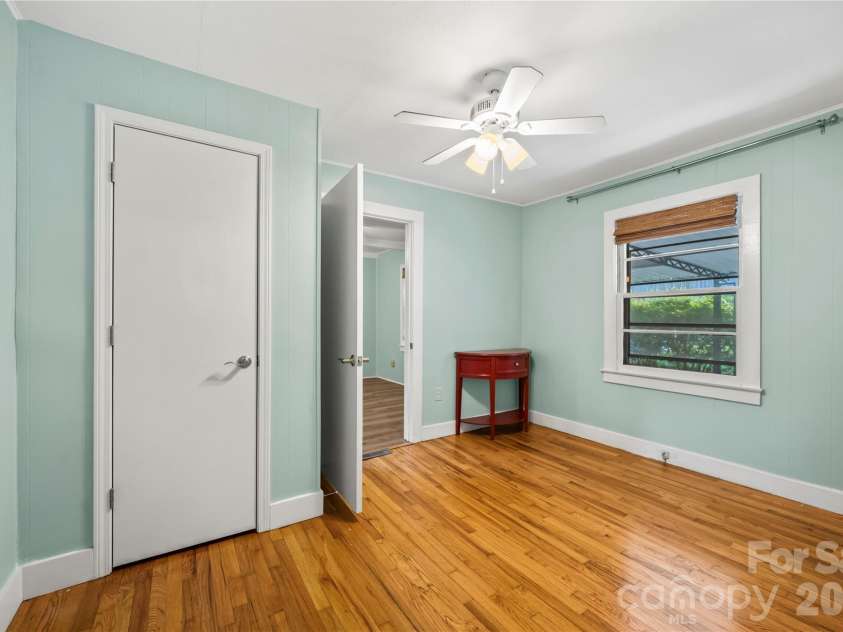 2 Bostic Place, Asheville, NC 28803.  MLS# CAR4419332, YatesRealty ID 48464. 