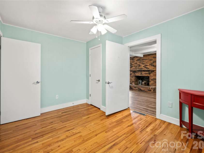 2 Bostic Place, Asheville, NC 28803.  MLS# CAR4419332, YatesRealty ID 48464. 