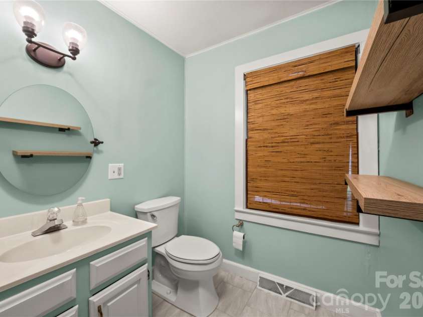 2 Bostic Place, Asheville, NC 28803.  MLS# CAR4419332, YatesRealty ID 48464. 