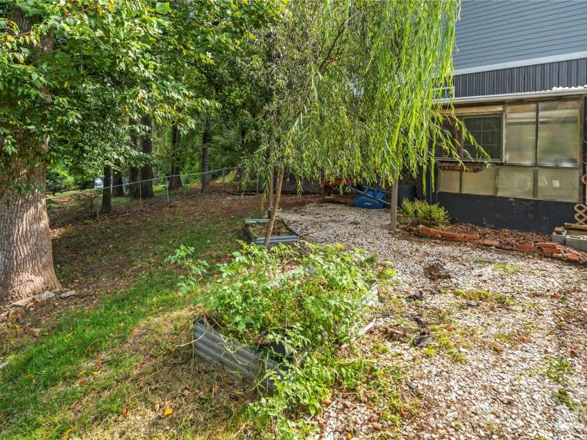 2 Bostic Place, Asheville, NC 28803.  MLS# CAR4419332, YatesRealty ID 48464. 