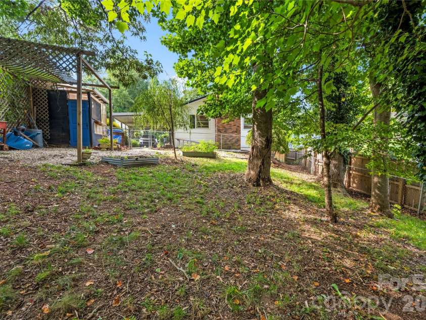 2 Bostic Place, Asheville, NC 28803.  MLS# CAR4419332, YatesRealty ID 48464. 