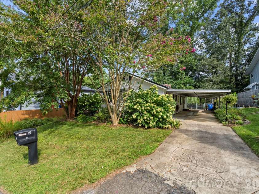 2 Bostic Place, Asheville, NC 28803.  MLS# CAR4419332, YatesRealty ID 48464. 