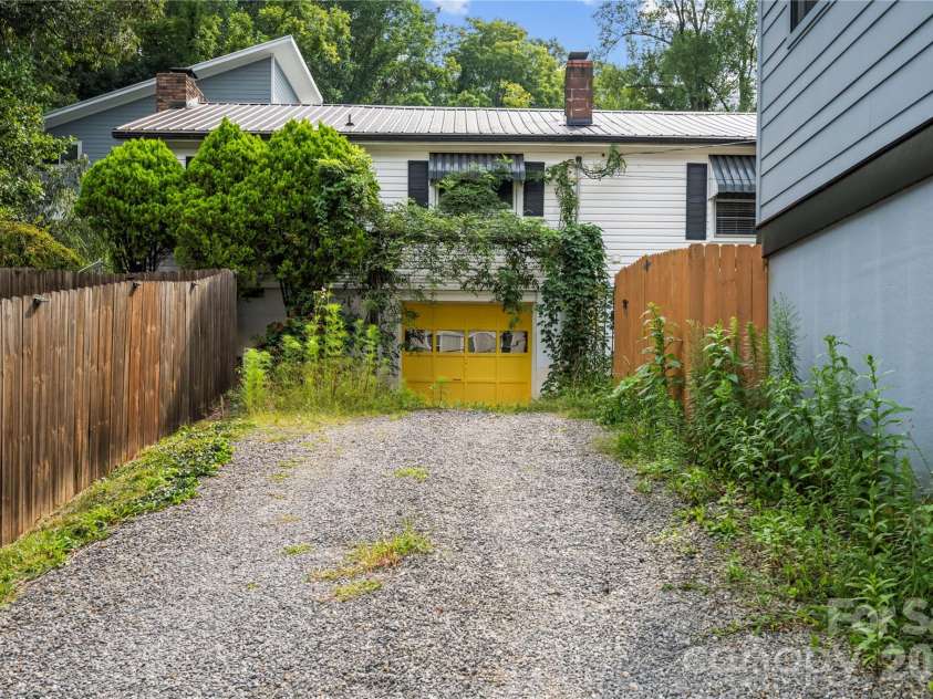 2 Bostic Place, Asheville, NC 28803.  MLS# CAR4419332, YatesRealty ID 48464. 